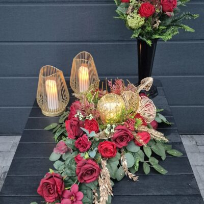 Kompozycja nagrobna z lampionem czerwona